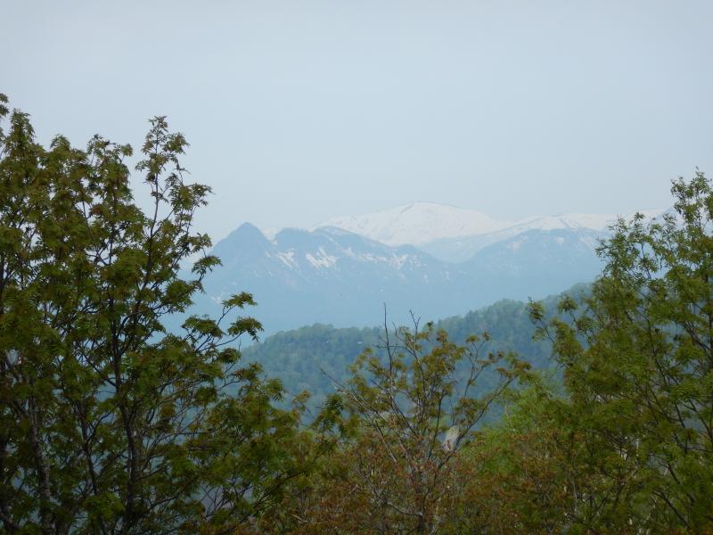 定山渓天狗岳と余市岳が並んで見えます。